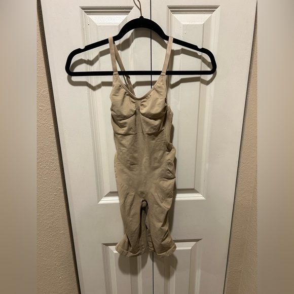 Quince Sculpting Mid-Thigh Bodysuit in Clay Shapewear , M - Picture 5 of 7